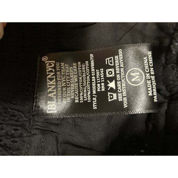 Blank NYC‎ black Eyelet shorts size M NWT elastic waist - Picture 5 of 6